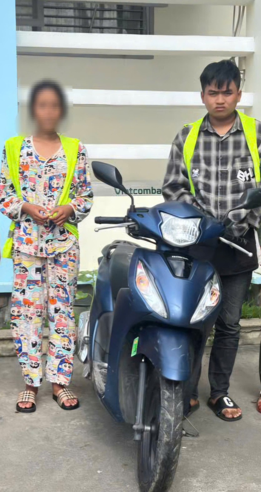 Lật tẩy thủ đoạn vờ mua hàng để chiếm đoạt tài sản tại các tiệm tạp hóa - Ảnh 2.