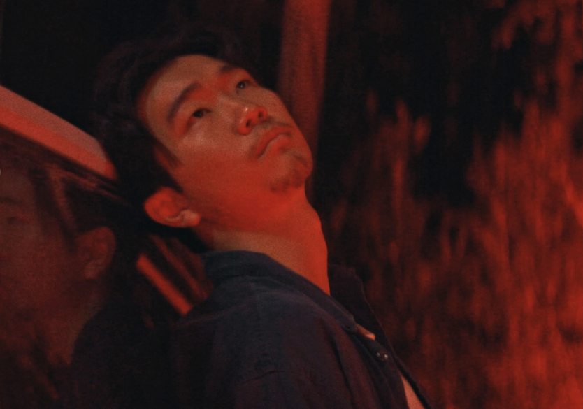 "It Ends" và tiếng nói đầy lo âu của thế hệ trẻ sau cánh cổng đại học - Ảnh 1.