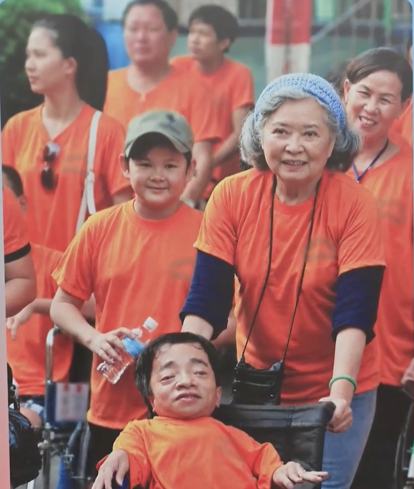Sống như những đóa hoa: Lan tỏa nghị lực của nạn nhân da cam - Ảnh 4.