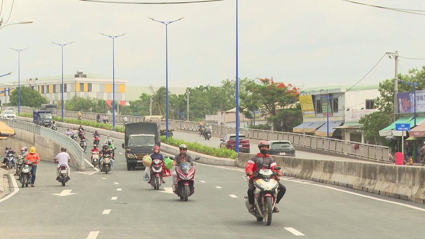TP. Hồ Chí Minh: Thông xe nhánh cầu Tăng Long - Ảnh 2.