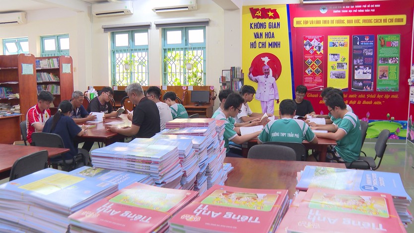 TP. Hồ Chí Minh triển khai chính sách miễn phí sách giáo khoa giáo dục phổ thông trên địa bàn - Ảnh 1.