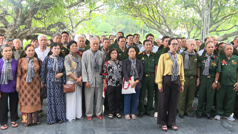 Người có công TP. Hồ Chí Minh về nguồn, tri ân tại Điện Biên - Ảnh 1.