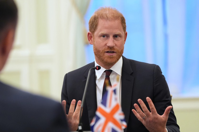 Hoàng tử Harry cùng 6 người khác phải trả 13 triệu USD sau vụ kiện thất bại với Daily Mail - Ảnh 3.