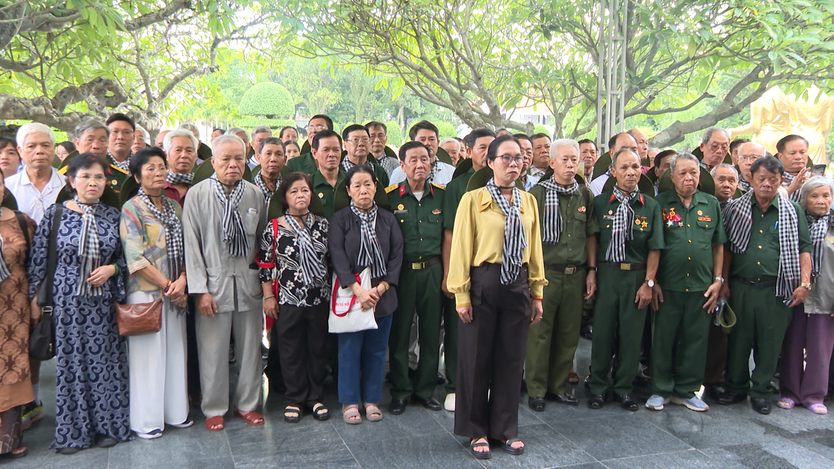Người có công TP. Hồ Chí Minh về nguồn, tri ân tại Điện Biên - Ảnh 2.