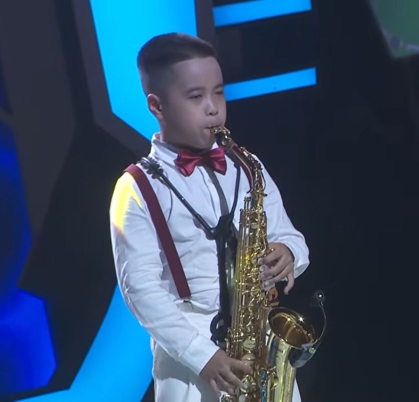 Siêu tài năng nhí: Duy Khoa chinh phục sân khấu Bán kết 3 bằng saxophone- Ảnh 1.