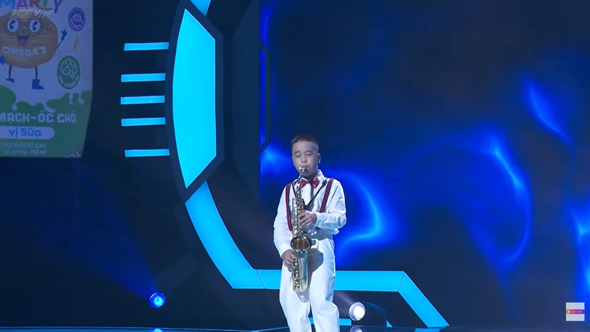 Siêu tài năng nhí: Duy Khoa chinh phục sân khấu Bán kết 3 bằng saxophone- Ảnh 8.