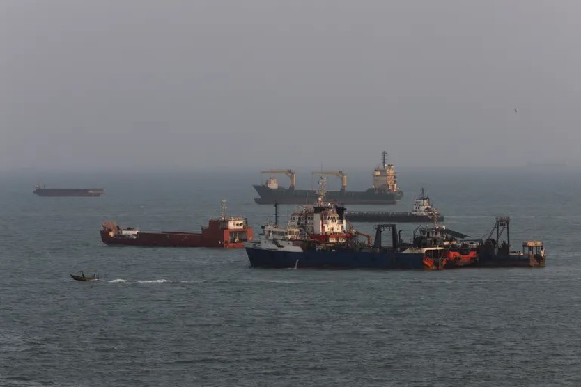 Iran cho phép một số tàu dầu Iraq đi qua eo biển Hormuz - Ảnh 2.