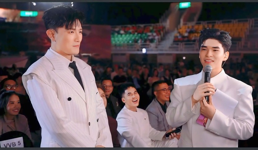 Nam MC “ghi điểm” với màn ứng biến tại chung kết Hoa khôi Sinh viên Việt Nam 2026- Ảnh 2.