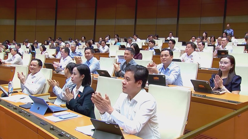 Quốc hội chính thức thông qua Luật Phát triển đô thị - Ảnh 3.