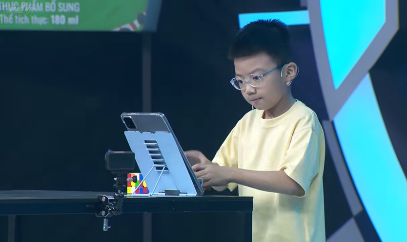 Siêu tài năng nhí: Cậu bé 7 tuổi khiến Ban giám khảo nín thở vòng bán kết 3 - Ảnh 9.
