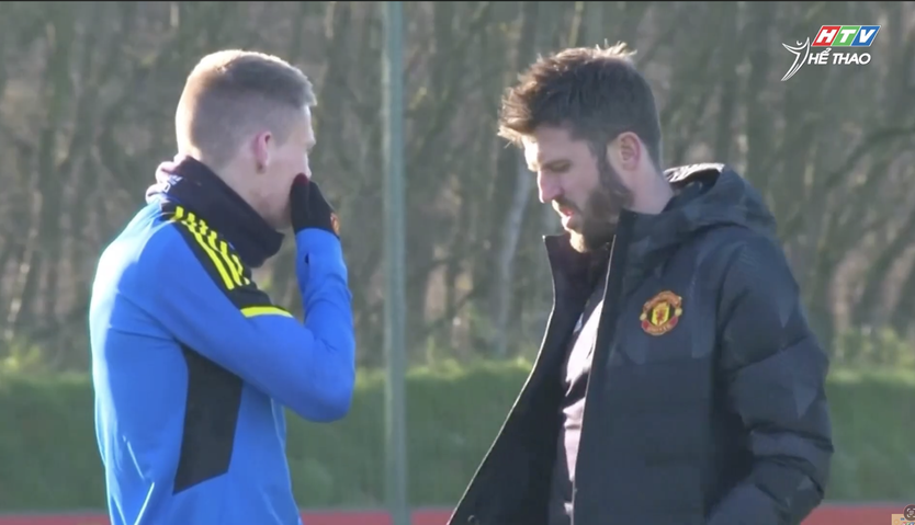 Manchester United bổ sung nhân sự ở hàng tiền vệ - Ảnh 2.