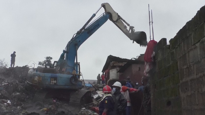 Guinea: Sập bãi rác ở thủ đô Conakry, hàng chục người thương vong- Ảnh 2.