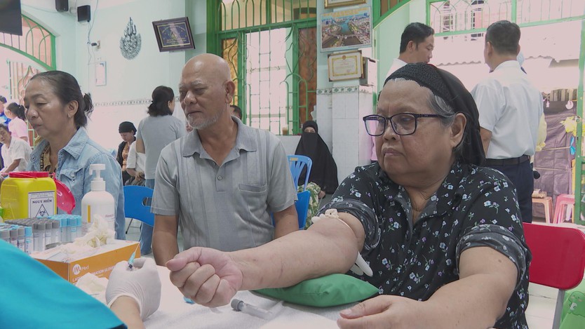 TP. Hồ Chí Minh khám sức khỏe tập trung cho đồng bào Chăm - Ảnh 3.