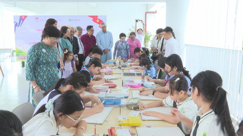 TP. Hồ Chí Minh - Nắm tay bè bạn: Mối tình Việt Nam - Cuba trong mắt trẻ em - Ảnh 2.