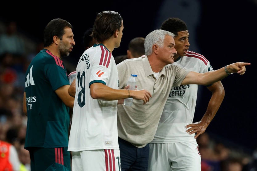 Mourinho cho rằng Vinicius Junior bị nhắm đến không công bằng - Ảnh 5.