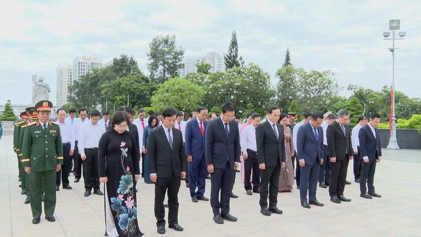 Đoàn đại biểu TP. Hồ Chí Minh dâng hoa, dâng hương tưởng niệm các Anh hùng liệt sĩ dịp Quốc khánh 2/9- Ảnh 2.