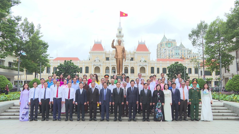 Đoàn đại biểu TP. Hồ Chí Minh dâng hoa, dâng hương tưởng niệm các Anh hùng liệt sĩ dịp Quốc khánh 2/9- Ảnh 3.