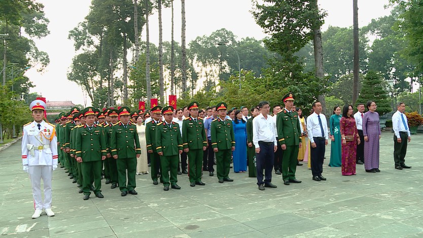 Lãnh đạo TP. Hồ Chí Minh tưởng niệm các Anh hùng liệt sĩ tại Bến Dược - Ảnh 3.
