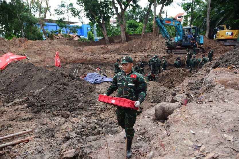 Tiếp tục tìm kiếm, quy tập hài cốt liệt sĩ tại Công viên Lê Thị Riêng: Phát hiện thêm 17 bộ hài cốt và nhiều di vật - Ảnh 2.