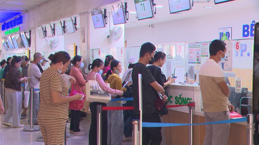 Đổi mới thủ tục miễn cùng chi trả: Thuận lợi hơn cho người tham gia BHYT  - Ảnh 2.
