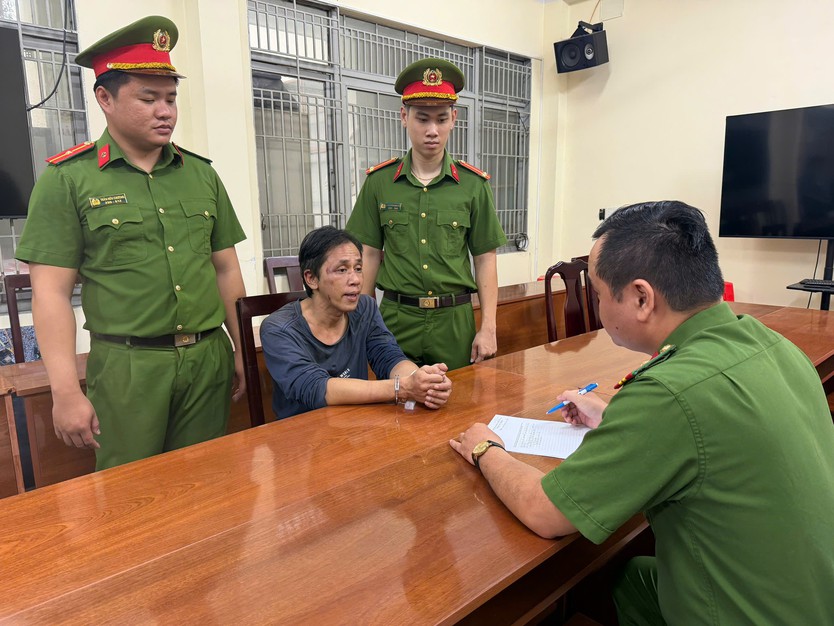 Bắt giữ đối tượng đập tủ kính tiệm vàng, cướp tài sản sau 82 phút - Ảnh 7.