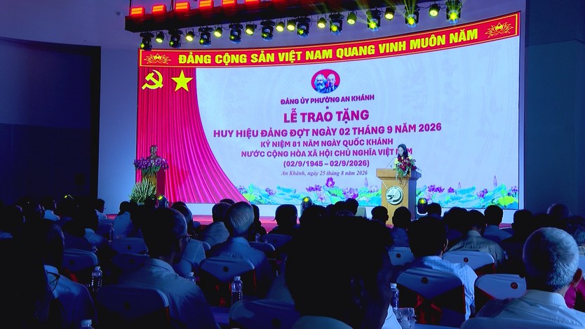 Phường An Khánh trao tặng Huy hiệu Đảng đợt 2/9 - Ảnh 1.
