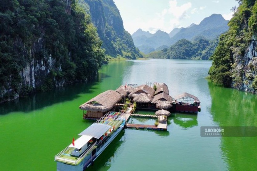 Gỡ vướng tàu du lịch lòng hồ Sơn La cần đúng luật và bảo đảm an toàn  - Ảnh 1.