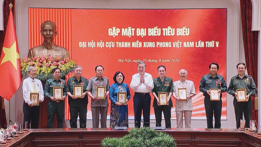 Tổng Bí thư, Chủ tịch nước Tô Lâm gặp mặt đại biểu tiêu biểu Hội Cựu thanh niên xung phong Việt Nam - Ảnh 4.
