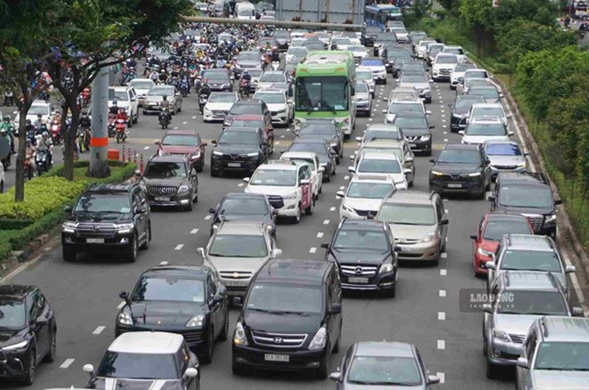 TPHCM đề xuất xử phạt xe không đạt chuẩn khí thải vào trung tâm - Ảnh 1.
