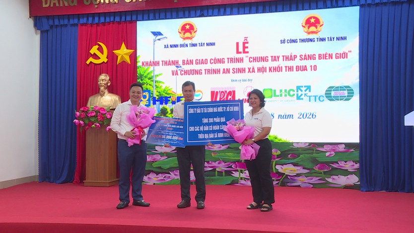 Thắp sáng tuyến đường tuần tra biên giới, góp phần nâng cao đời sống người dân - Ảnh 4.