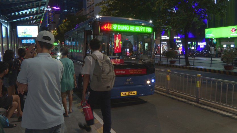 TP. Hồ Chí Minh mở rộng giao thông công cộng về đêm  - Ảnh 2.