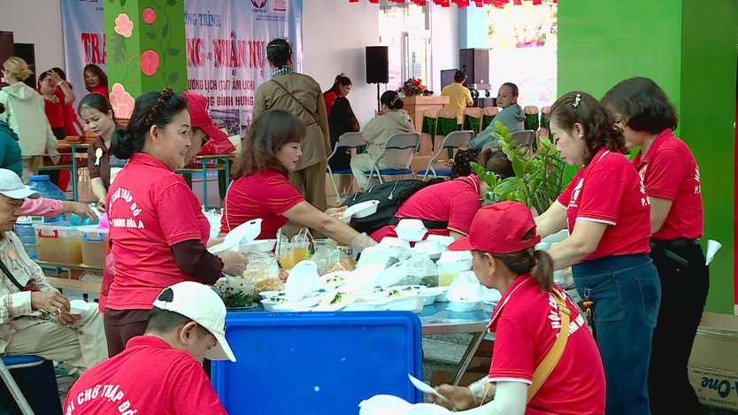 TP. Hồ Chí Minh - Mùa Vu lan ấm áp từ những hoạt động thiện nguyện - Ảnh 4.