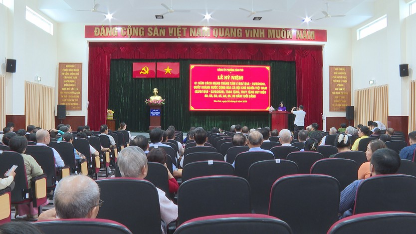 Phường Tân Phú: Trao Huy hiệu Đảng cho 95 đảng viên dịp 2/9 - Ảnh 1.