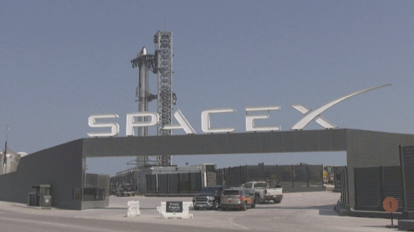 SpaceX muốn xây siêu căn cứ không gian trị giá 100 tỉ USD tại Mỹ - Ảnh 2.
