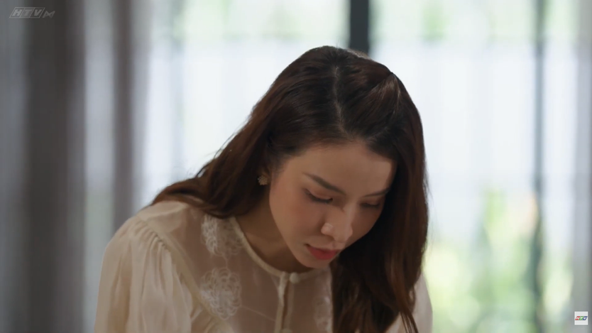 Cuộc hôn nhân ngột ngạt mở màn "Mặt nạ hoàng kim" - Ảnh 10.