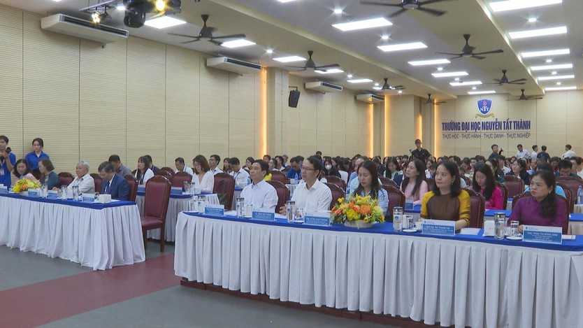 Khi tình yêu Bác Hồ hóa thành những tác phẩm giàu cảm xúc - Ảnh 2.