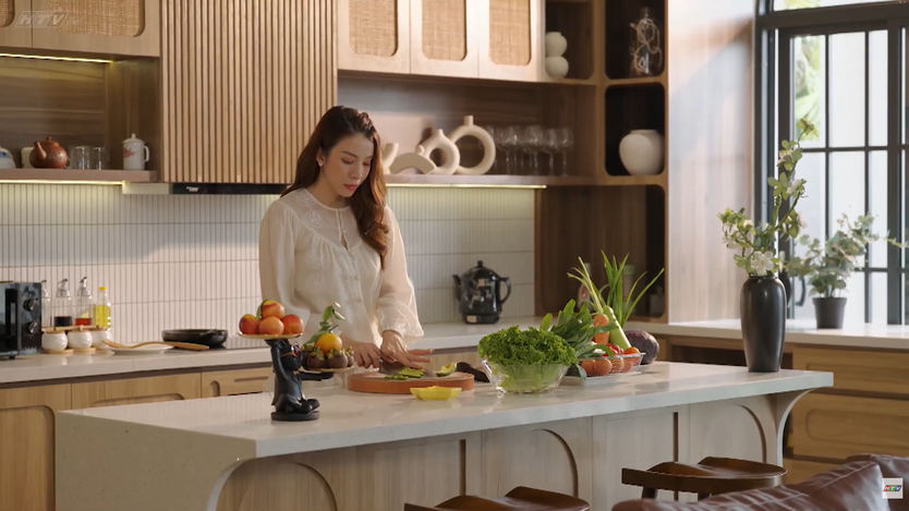 Cuộc hôn nhân ngột ngạt mở màn "Mặt nạ hoàng kim" - Ảnh 7.
