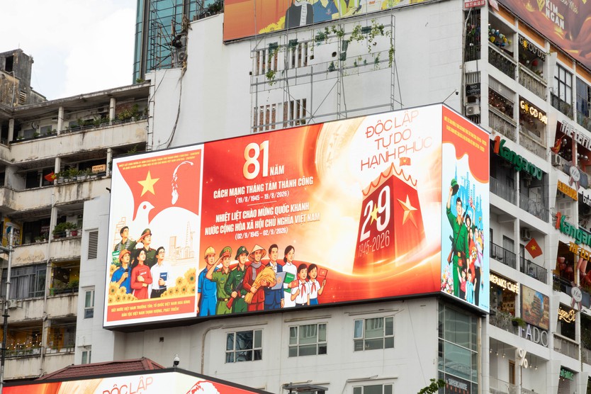 TP. Hồ Chí Minh: Nhiều tuyến đường rực rỡ cờ hoa trước thềm Quốc khánh 2/9 - Ảnh 5.
