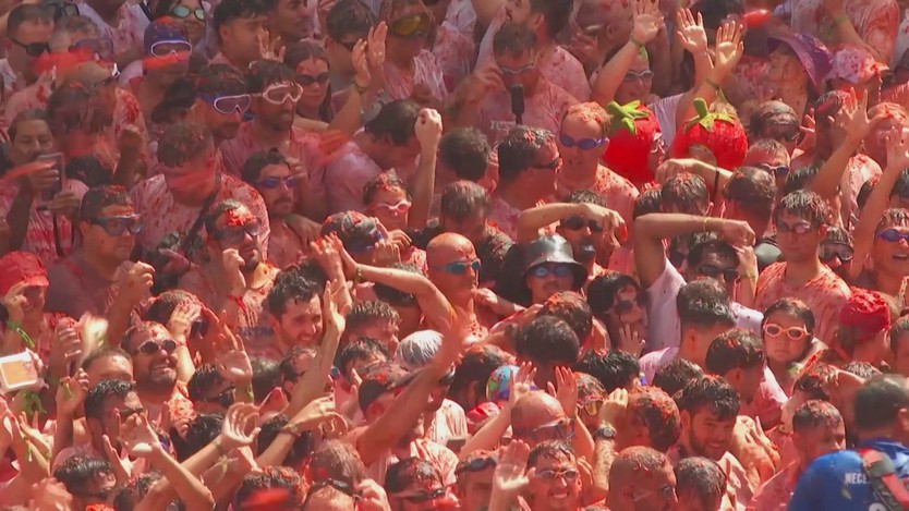 Tây Ban Nha: Đại chiến ném cà chua Tomatina - Ảnh 3.