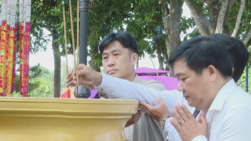 Bức tranh “Thiếu Nữ Đất Đỏ” - Quà tặng nghệ thuật tri ân Anh hùng liệt sĩ Võ Thị Sáu - Ảnh 3.