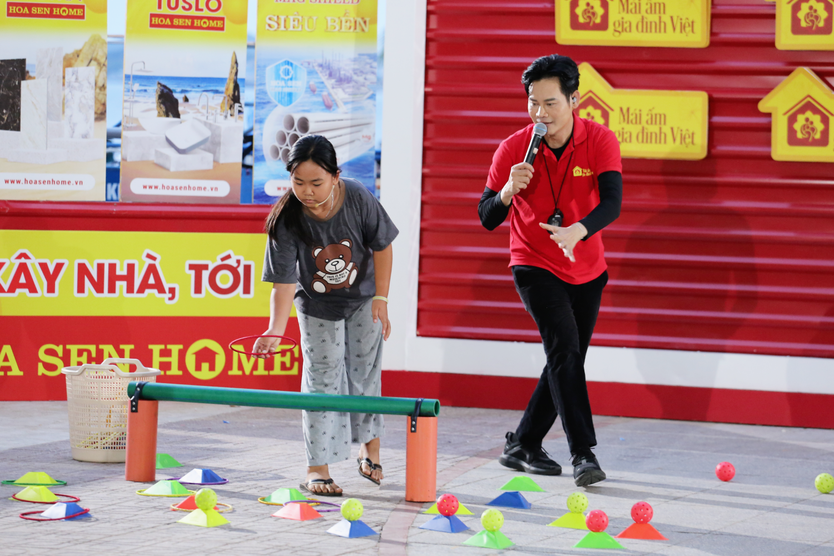 Gần 1 tỉ đồng trao cho các em nhỏ Mái ấm gia đình Việt tập 26- Ảnh 11.
