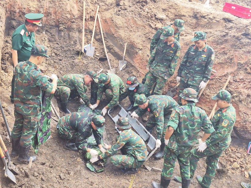 Phát hiện thêm 14 hài cốt liệt sĩ tại Công viên Lê Thị Riêng, nâng tổng lên 182 bộ- Ảnh 1.
