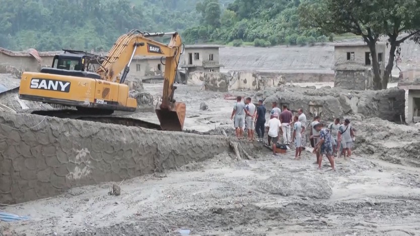 Nepal nỗ lực cứu hàng trăm người có thể mắc kẹt trong hầm- Ảnh 6.