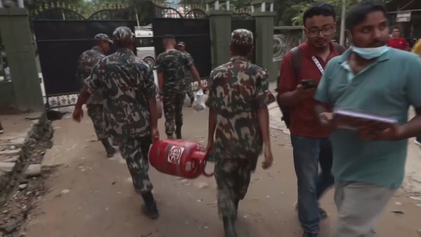 Nepal nỗ lực cứu hàng trăm người có thể mắc kẹt trong hầm- Ảnh 4.