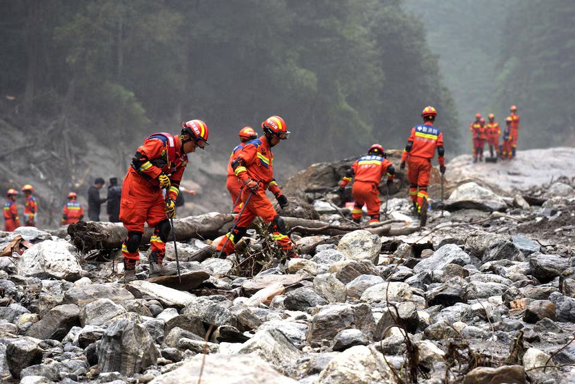 Lũ quét ở Nepal - Trung Quốc: WHO khẩn trương cứu trợ, Nepal cảnh báo nguy cơ lũ mới- Ảnh 1.