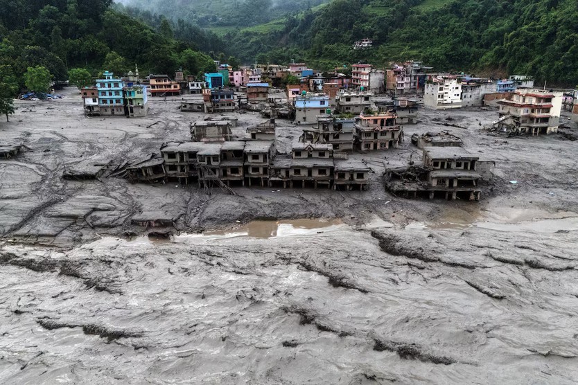 Lũ quét ở Nepal - Trung Quốc: WHO khẩn trương cứu trợ, Nepal cảnh báo nguy cơ lũ mới- Ảnh 2.