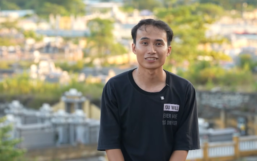 Người chung quanh ta: Người giữ những ngọn đèn nơi nghĩa trang - Ảnh 1.