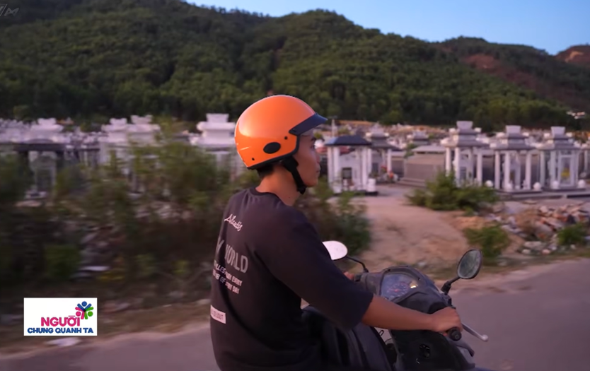 Người chung quanh ta: Người giữ những ngọn đèn nơi nghĩa trang - Ảnh 5.