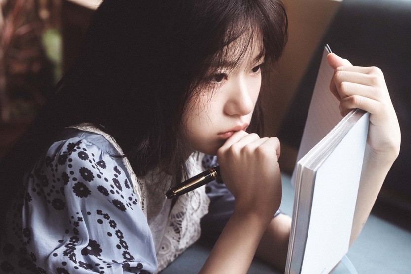 Tân binh Jo Seung-hee lưu giữ "những ngày cuối hạ" qua ống kính Kim Young-jun - Ảnh 2.
