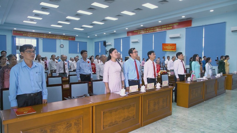 Trao tặng Huy hiệu Đảng đợt 2/9 cho 227 đảng viên tại phường Thủ Đức - Ảnh 2.